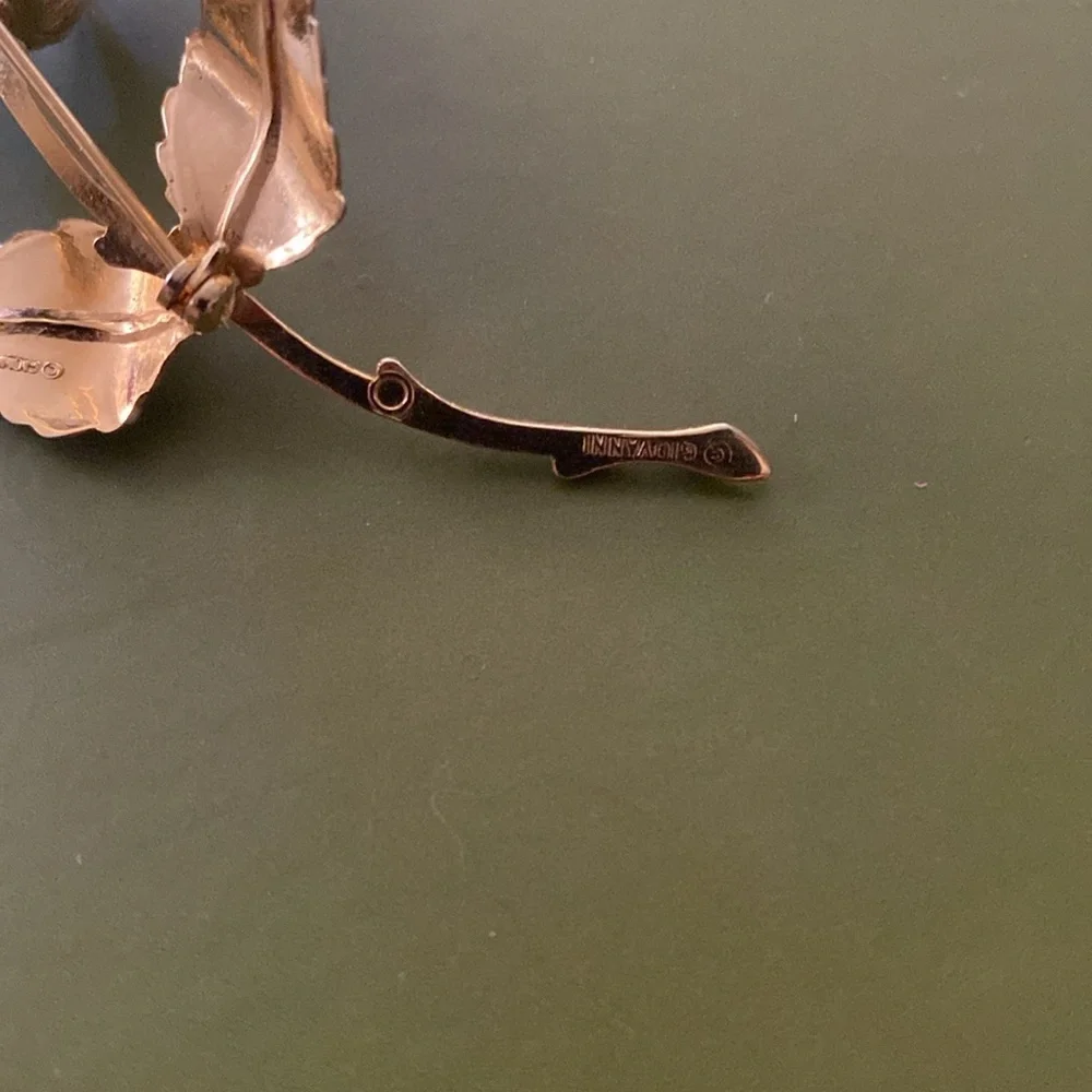Giovanni Golden Vintage Rose Brooch - Picture 3 of 3